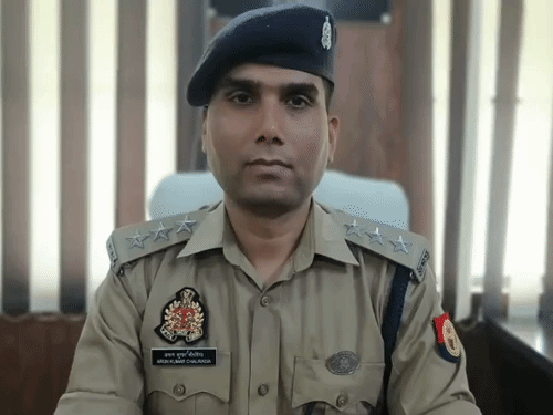 सीओ अरुण कुमार चौरसिया ने बताया कि पुलिस इस नेटवर्क से जुड़े और लोगों की तलाश कर रही है।