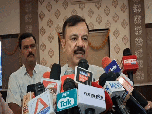 स्कूल शिक्षा मंत्री राव उदय प्रताप सिंह ने स्कूलों के बंद होने को लेकर जवाब दिया।