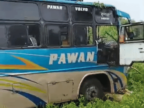 हादसे के बाद वाहनों की हालत खराब हो गई।