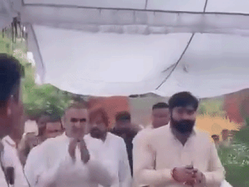 अंकित बालियान के घर पहुंचे मासूम शर्मा और साथ में पूर्व केंद्रीय मंत्री संजीव बालियान