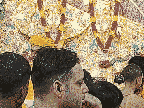 बांके बिहारीजी की मंगला आरती में 10 हजार भक्त शामिल हुए। शंख, घंटे और घड़ियाल की ध्वनि से पूरा भागवत भवन कृष्णमय हो उठा।