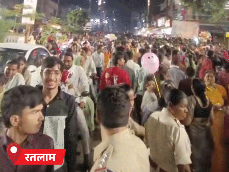 रतलाम के सैलाना रोड स्थित श्री राम मंदिर पर उमड़े श्रद्धालु।