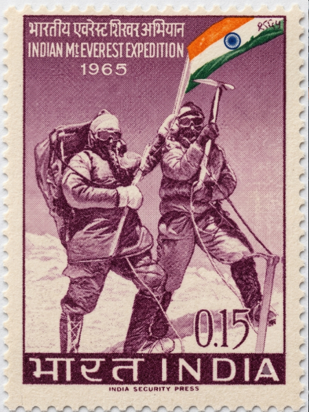 15 अगस्त 1965 को भारत सरकार ने एवरेस्ट अभियान के नाम पर 15 पैसे का डाक टिकट जारी किया था।