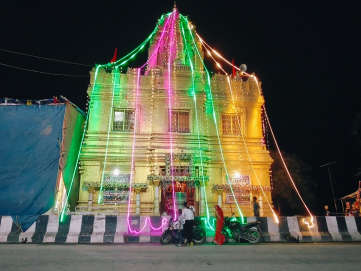 सतबहिनी मंदिर को आकर्षक तरीके से सजाया गया ।