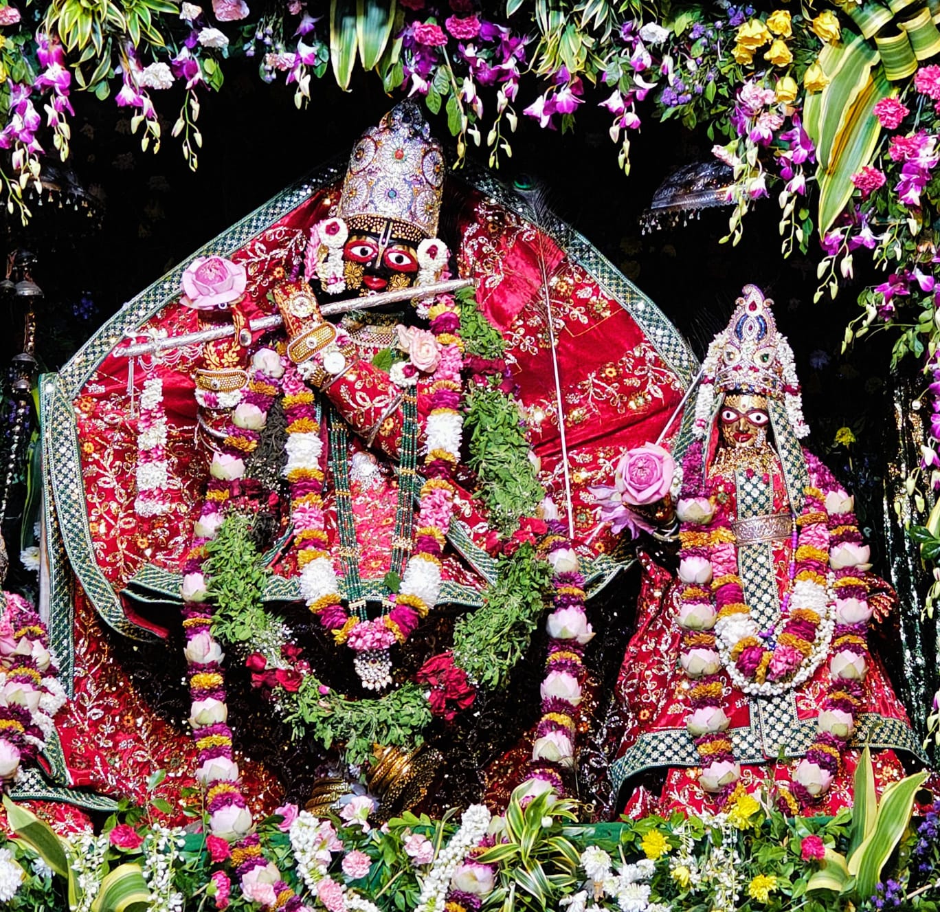 गोपीनाथ जी मंदिर में भगवान का विशेष श्रृंगार किया गया।