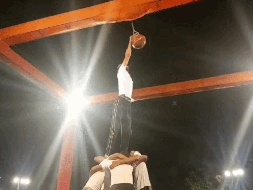 कई टीमें कई वार के बाद हांड़ी फोड़ पाई।