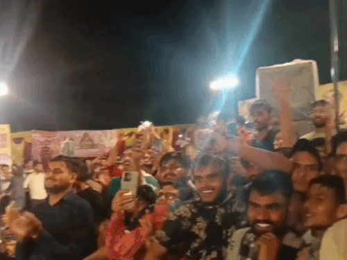 दर्शकों में जबरदस्त उत्साह रहा।