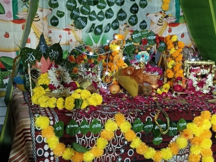 टोंक जिला मुख्यालय पर हाउसिंग बोर्ड कॉलोनी में सजाई गई श्री कृष्ण की झांकी।