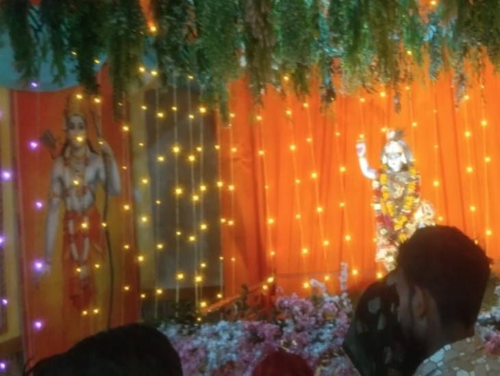 टोंक जिला मुख्यालय पर राम कृष्ण में मंदिर भी श्री कृष्ण जन्मोत्सव में आकर्षक झांकियां सजाई गई, वहीं बेहद आकर्षक डेकोरेशन भी किया गया।