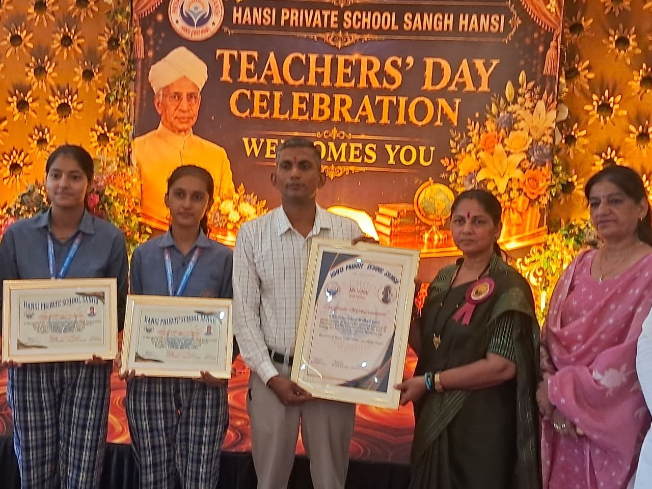 महिला आयोग की उपाध्यक्ष मीना परमार पहुंचीं, बोलीं- आधुनिक युग में बढ़ी टीचर्स की जिम्मेदारी|हांसी,Hansi - Dainik Bhaskar