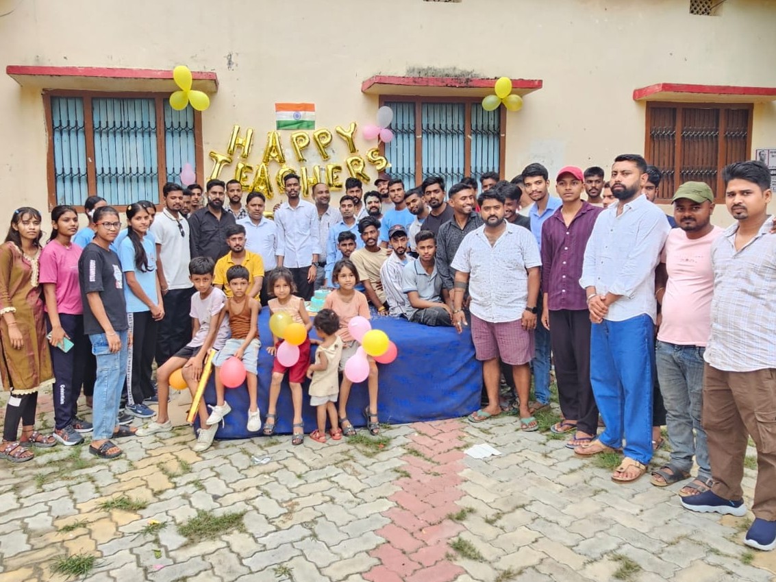 बच्चों ने केक काटकर मनाई जयंती, शिक्षा के महत्व पर हुई चर्चा|माधोपुर(मुजफ्फरपुर ),Madhopur(Muzaffarpur) - Dainik Bhaskar