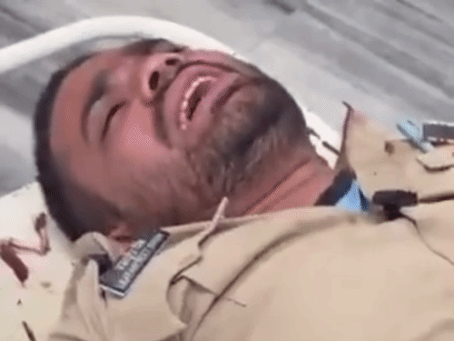 घायल कांस्टेबल ने रोते हुए बताई सारी आपबीती।