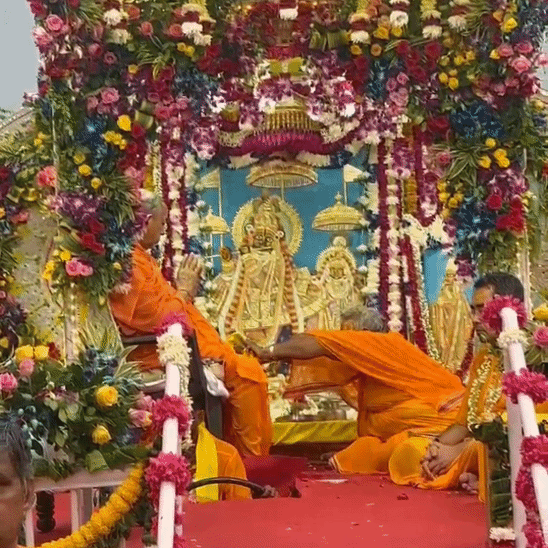 गोविंददेव जी मंदिर से निकाली जा रही जन्माष्टमी उत्सव की शोभायात्रा।