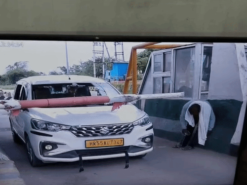 फरीदाबाद में टोल बैरियर के पास तड़पता रहा कर्मचारी; परिवार बोला- कार ने टक्कर मारी थी|फरीदाबाद,Faridabad - Dainik Bhaskar