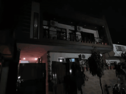 अजमेर शहर में स्थित रिश्वतखोर अधिकारी जयप्रकाश चारण का घर, जहां जयपुर एसीबी टीम ने तीन सितंबर को कार्रवाई की थी।