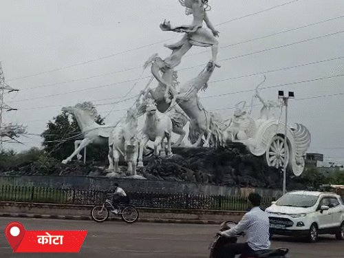 कोटा में बादल छाए। साथ ही तेज हवा भी चली। इससे मौसम में ठंडक हो गई।