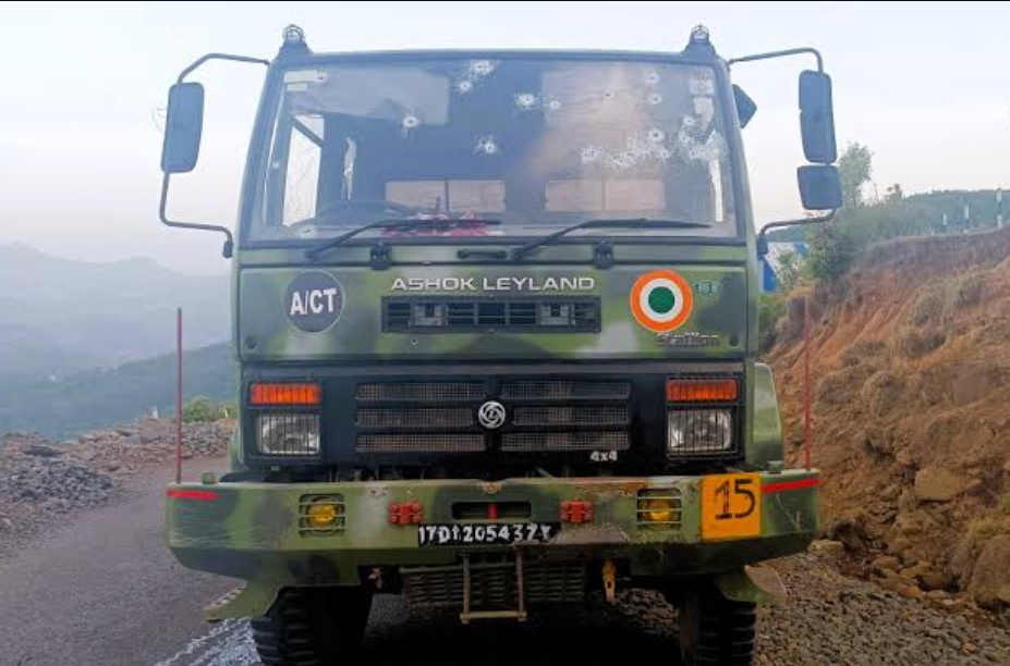 आतंकियों ने एयरफोर्स (IAF) के काफिले पर अंधाधुंध फायरिंग की। फाइल फोटो।