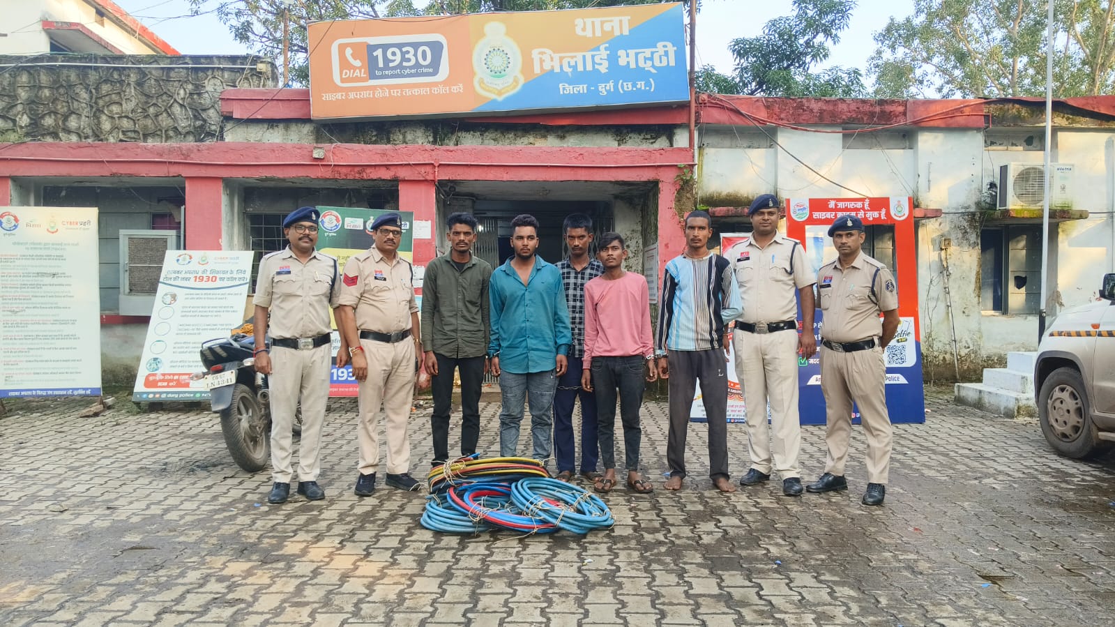 पुलिस ने 5 आरोपियों को किया गिरफ्तार।
