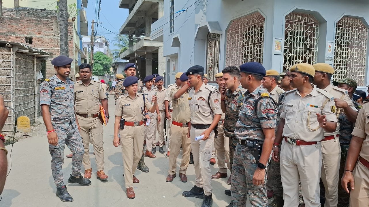 मुजफ्फरपुर पुलिस ने विधायक के आवास पर छापेमारी की तो कई राज खुले।