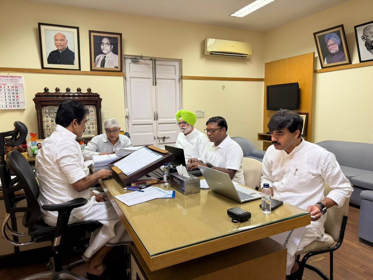 4 सितंबर को राहुल गांधी, प्रियंका गांधी, खड़गे व केसी वेणुगोपाल की मीटिंग हुई थी। इसमें ही बघेल को बदलने का फैसला हुआ।