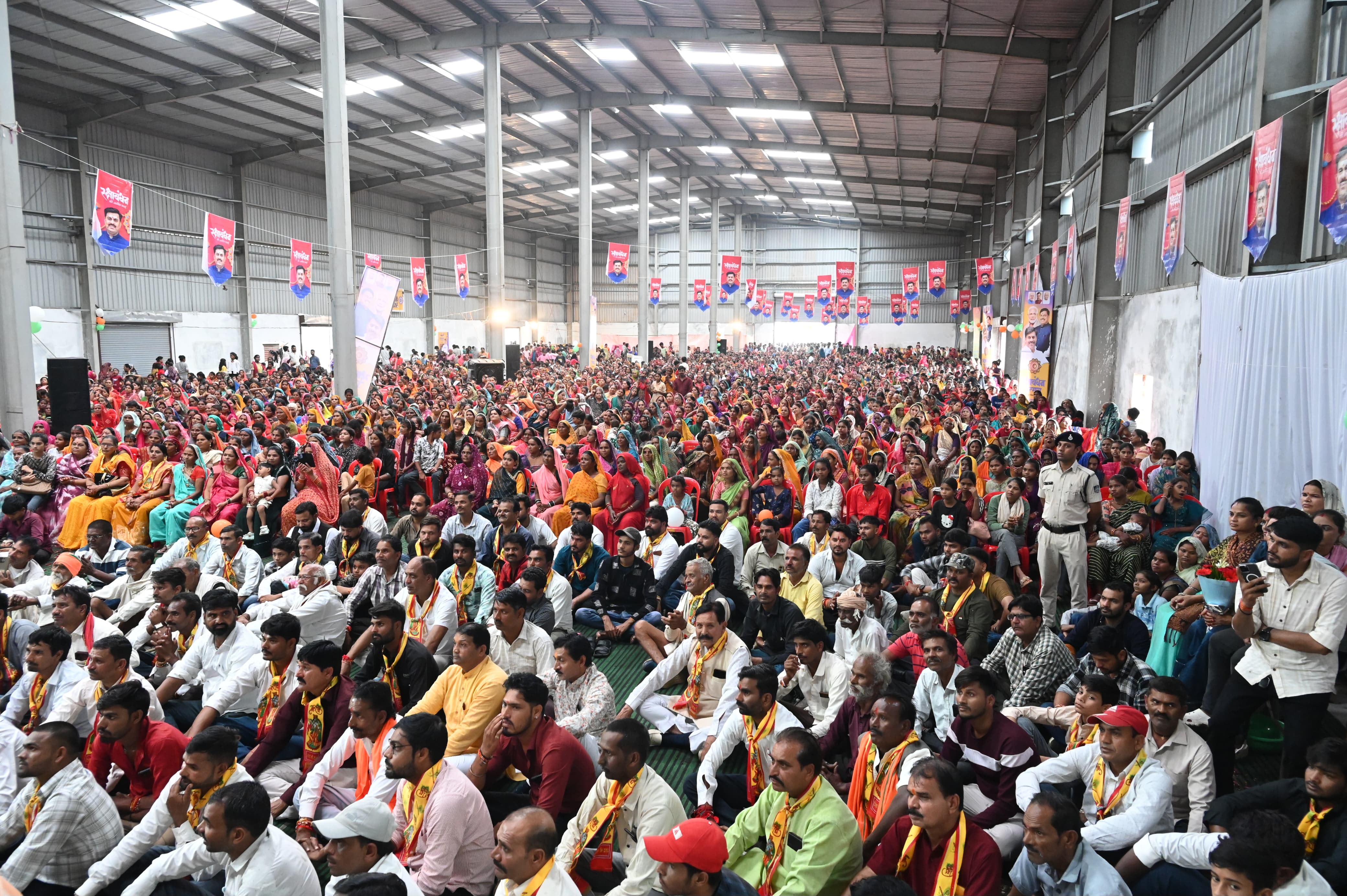 रक्षाबंधन आयोजनों में कुल 1 लाख 51 हजार बहनों ने विधायक रामेश्वर शर्मा को राखी बांधी।