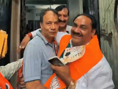 बीजेपी ने वार्ड 122 से निवर्तमान पार्षद घनश्याम चंदलानी को चुनावी मैदान में उतारा है। जिनसे स्थानीय बीजेपी कार्यकर्ता काफी नाराज हैं।