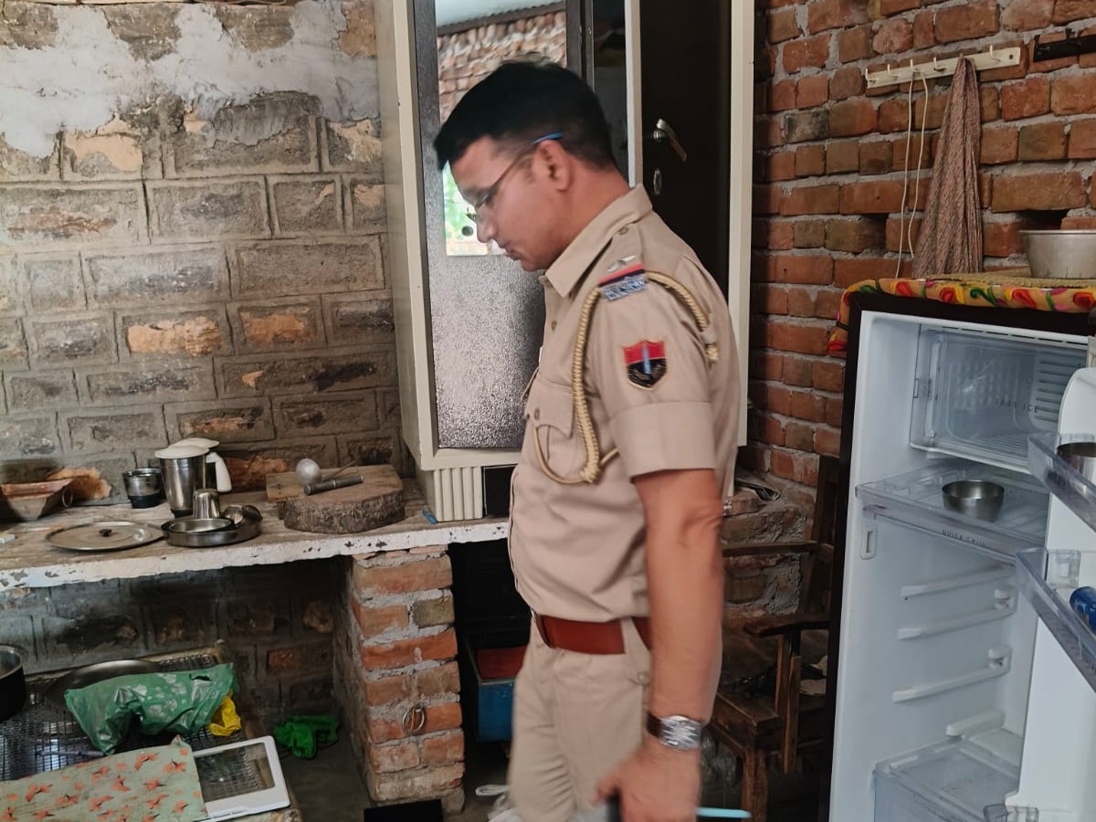 घटना की जानकारी मिलते ही पुलिस मौके पर पहुंची।