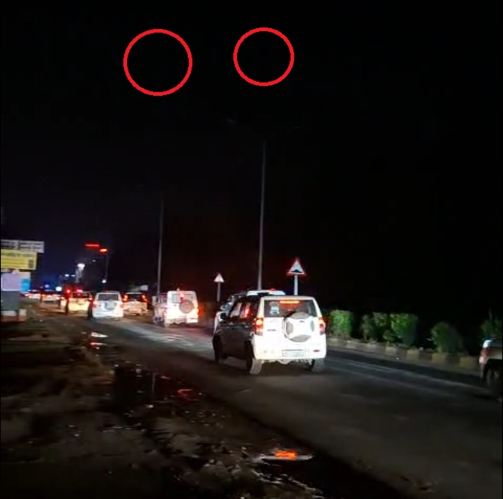 गढ़ी बोलनी रोड पर बंद पड़ी स्ट्रीट लाइट।