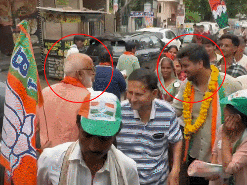 कोटा के वार्ड 54 से चुनाव प्रचार के दौरान बीजेपी और कांग्रेस के प्रत्याशी आमने-सामने आए तो एक दूसरे से हाथ मिलाया।