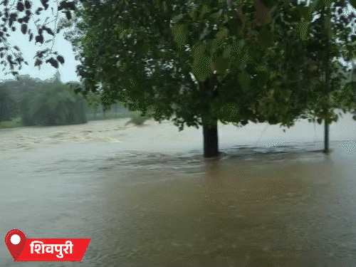 सिकराऊदा गांव में राम रावत नदी में बह गया था, उसका शव रविवार सुबह मिला।