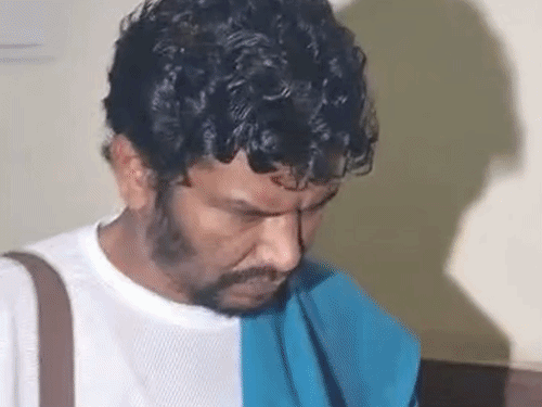 दोनों को कस्टोडियल रिमांड खत्म होने के बाद शनिवार को ED ने उन्हें स्पेशल कोर्ट में पेश किया था। - Dainik Bhaskar