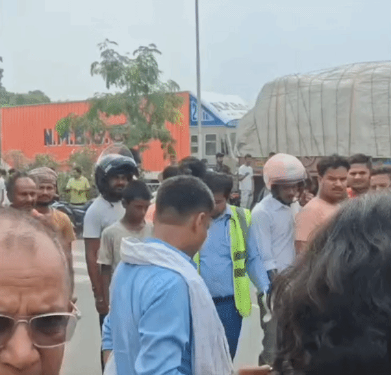 हादसे वाली जगह एनएचएआई की टीम पहुंची।