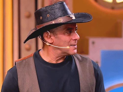 दिनेश लाल यादव 'निरहुआ' साल 2012 में प्रसारित हुए बिग बॉस 6 में एक प्रतियोगी के रूप में आए थे। निरहुआ ने शो में लगभग 40 दिन बिताए थे।