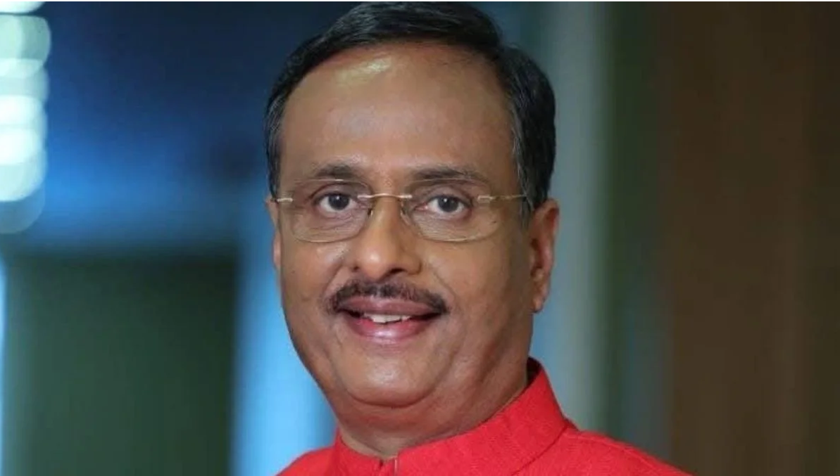 डॉ. दिनेश शर्मा में 1990 के दशक में ABVP से जुड़कर अपने राजनीति करियर की शुरुआत की थी।