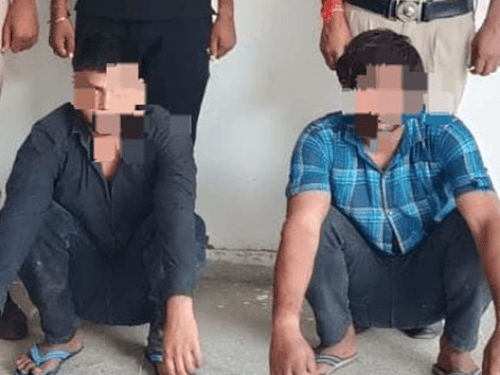 पुलिस गिरफ्त में फायरिंग के दोनों आरोपी। - Dainik Bhaskar