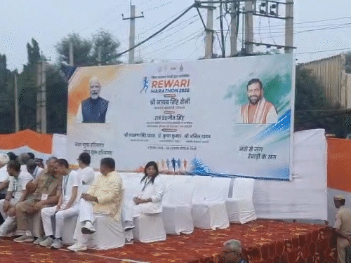 पोस्टरों पर नाम, नायब सैनी ने सवाल टाला; आरती बोल चुकीं-अन्याय के खिलाफ चुप रहना पाप|रेवाड़ी,Rewari - Dainik Bhaskar