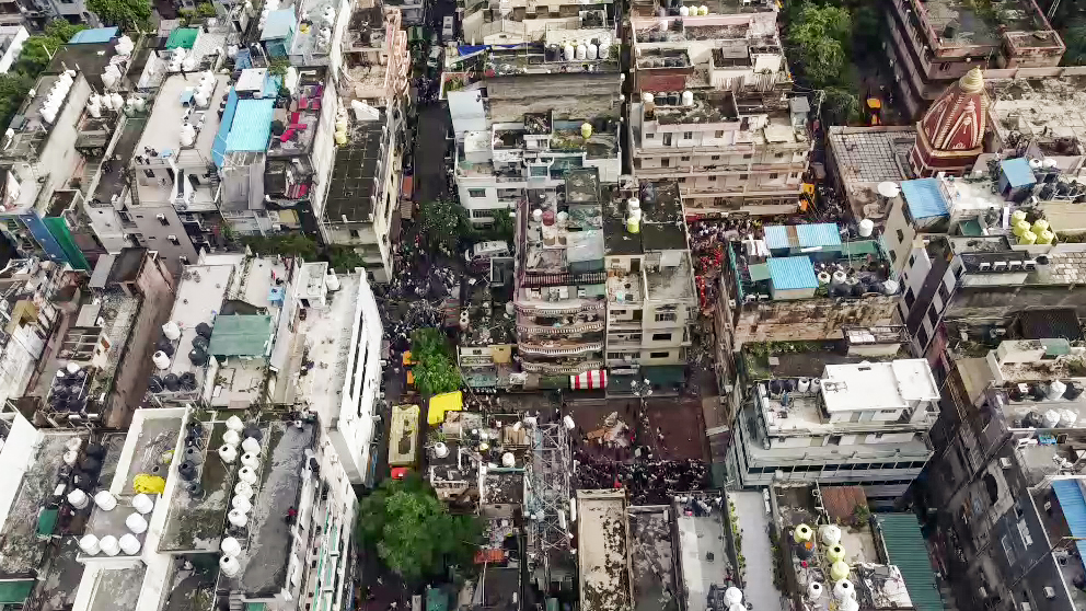 A 5-story building collapsed in Delhi's Satya Niketan area on Sunday at 1:30 PM. A boys' hostel was operating here.