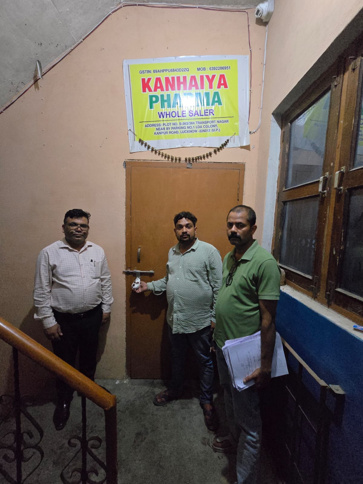कन्हैया फार्मा में गड़बड़ी मिली, जांच के बाद मेडिकल स्टोर सील।