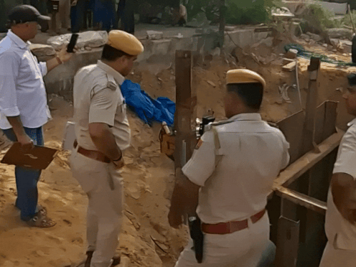 घटना के बाद मौके पर मौजूद पुलिस।