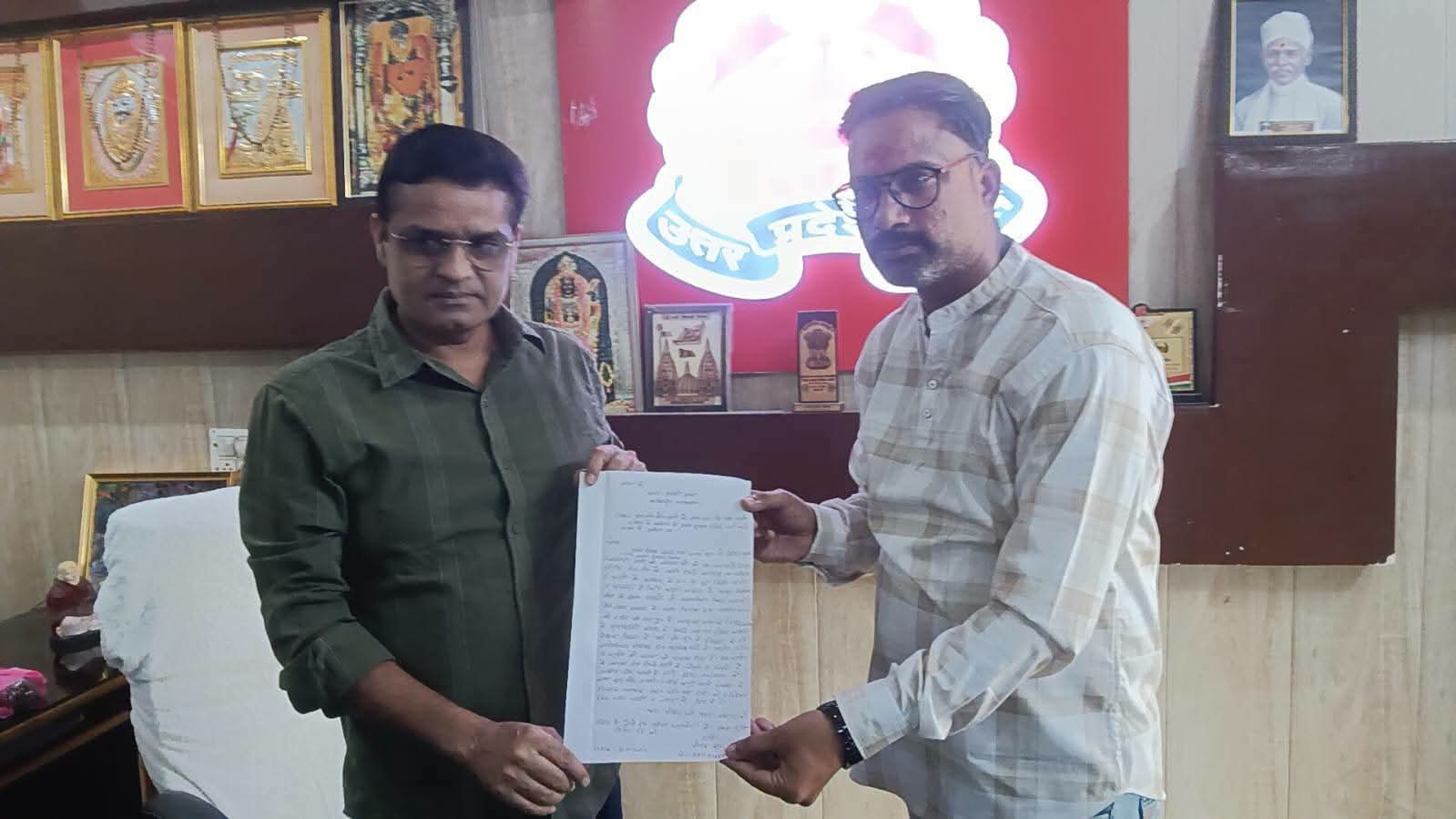 अधिवक्ता ने लंका थाने में तहरीर दी।