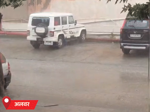 अलवर में सोमवार शाम को हुई तेज बारिश के बाद गर्मी-उमस से राहत रही। आज भी बरसात की संभावना है।