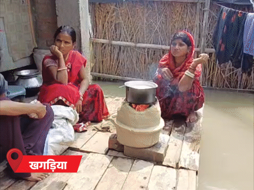 कम्युनिटी किचन में CM ने लोगों के साथ दाल-चावल खाया; पटना में मोहल्लों में घुसा पानी|पटना,Patna - Dainik Bhaskar