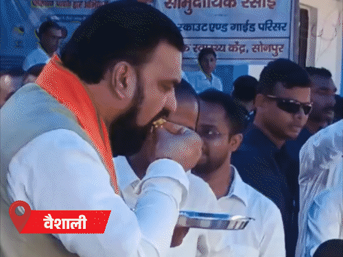 कम्युनिटी किचन में CM ने लोगों के साथ खाया खाना; पटना में मोहल्लों में घुसा पानी|पटना,Patna - Dainik Bhaskar