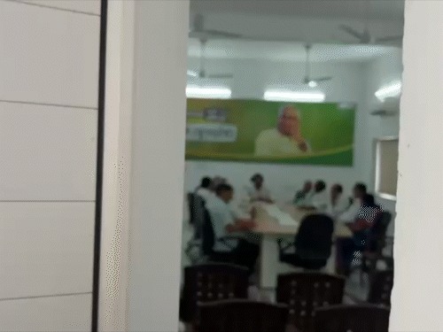 जेडीयू प्रदेश अध्यक्ष उमेश सिंह कुशवाहा के साथ बंद कमरे में बैठक हुई।