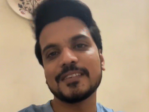 आसिफ बिग बॉस के मंच पर अपनी जर्नी बताते हुए भावुक भी हो गए थे।
