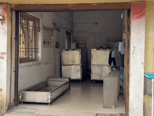 मोबाइल पर रील नहीं चली तो महिला ने कीटनाशक पी लिया।
