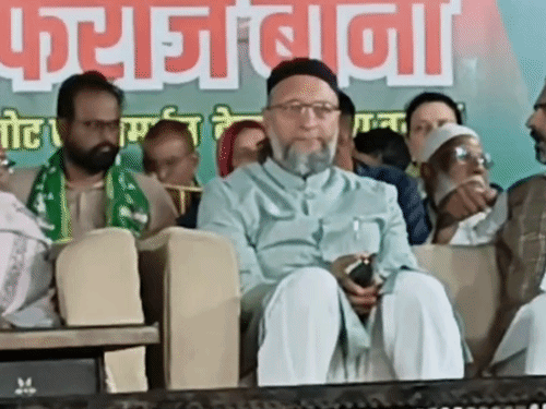 ओवैसी ने बीजेपी पर हिंदू-मुस्लिम के नाम पर तनाव और राजनीति करने का आरोप लगाया।