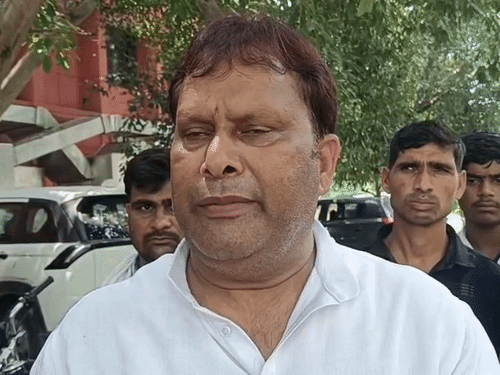 सपा नेता पूर्व जिलाध्यक्ष बिल्लू प्रधान ने बताया कि हादसे में जान गंवाने वाले लोग एक ही गांव के हैं।