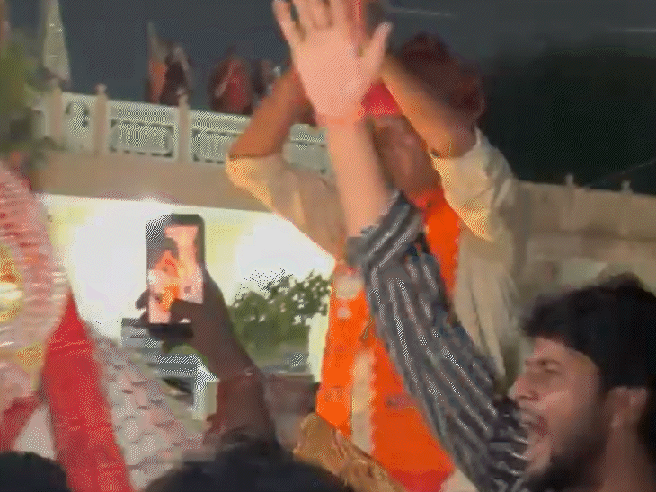 वार्ड 49 से बीजेपी के प्रत्याशी मुकेश शर्मा दूसरी बार चुनावी मैदान में है।