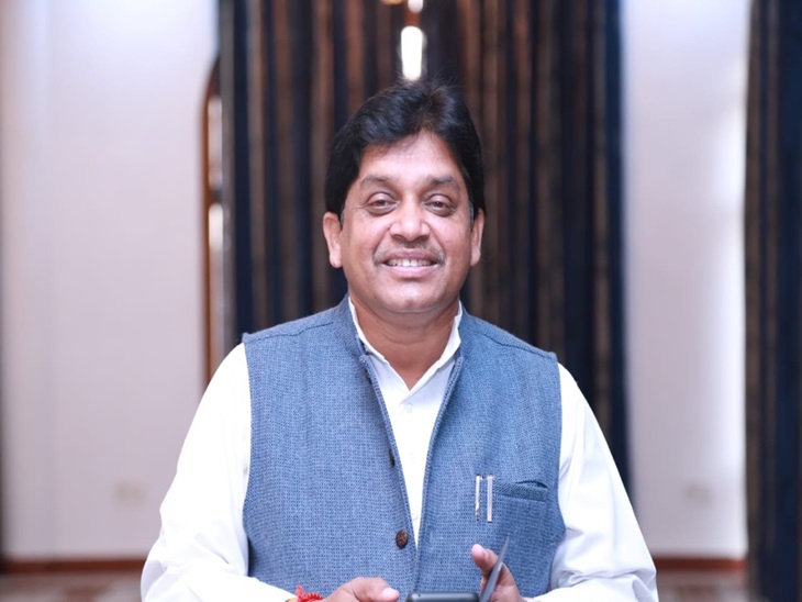 डॉ. शिवकुमार डहरिया को बीरगांव में की जिम्मेदारी सौंपी गई है।